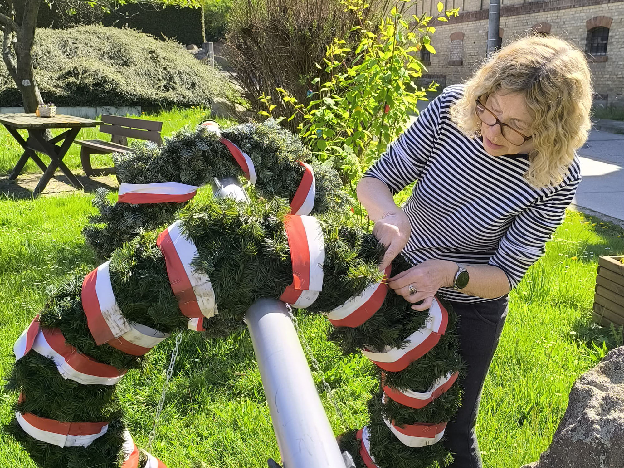 Der Maibaum steht